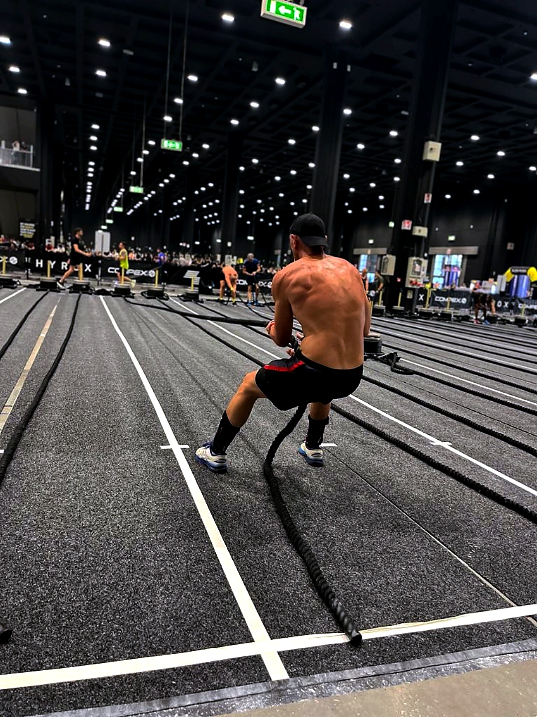 Andrea Mallamaci durante un allenamento con battle rope
