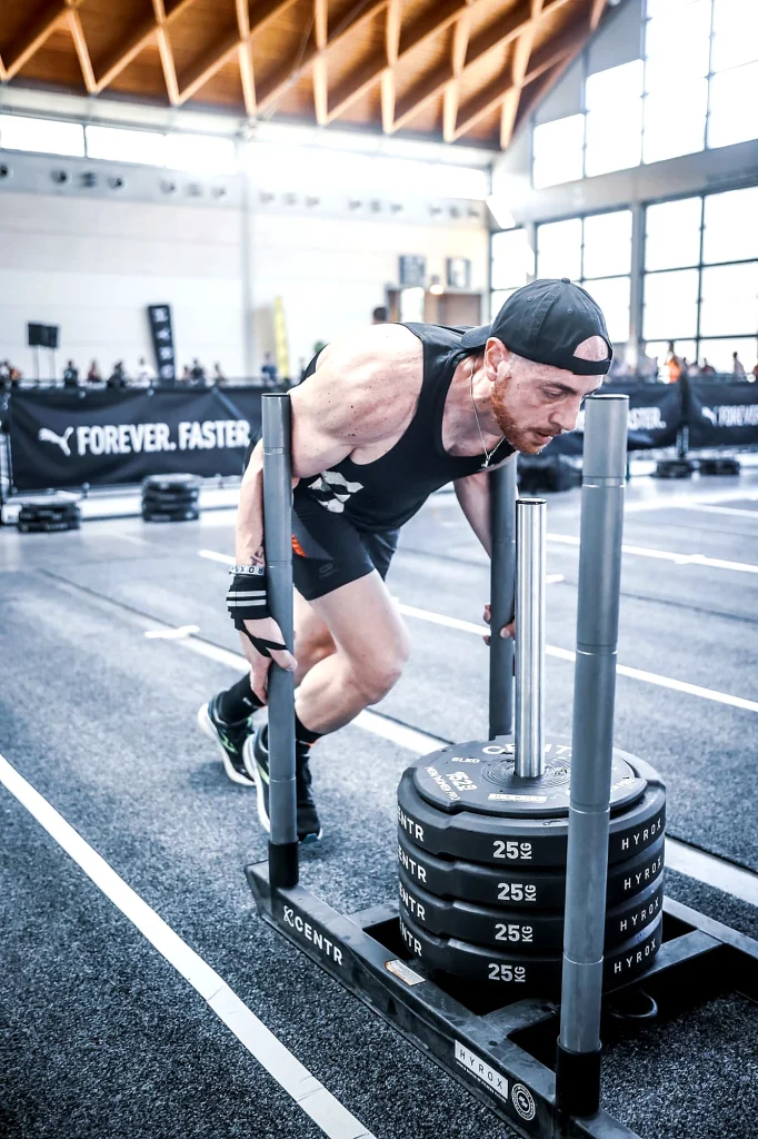 Andrea Mallamaci durante uno sled push